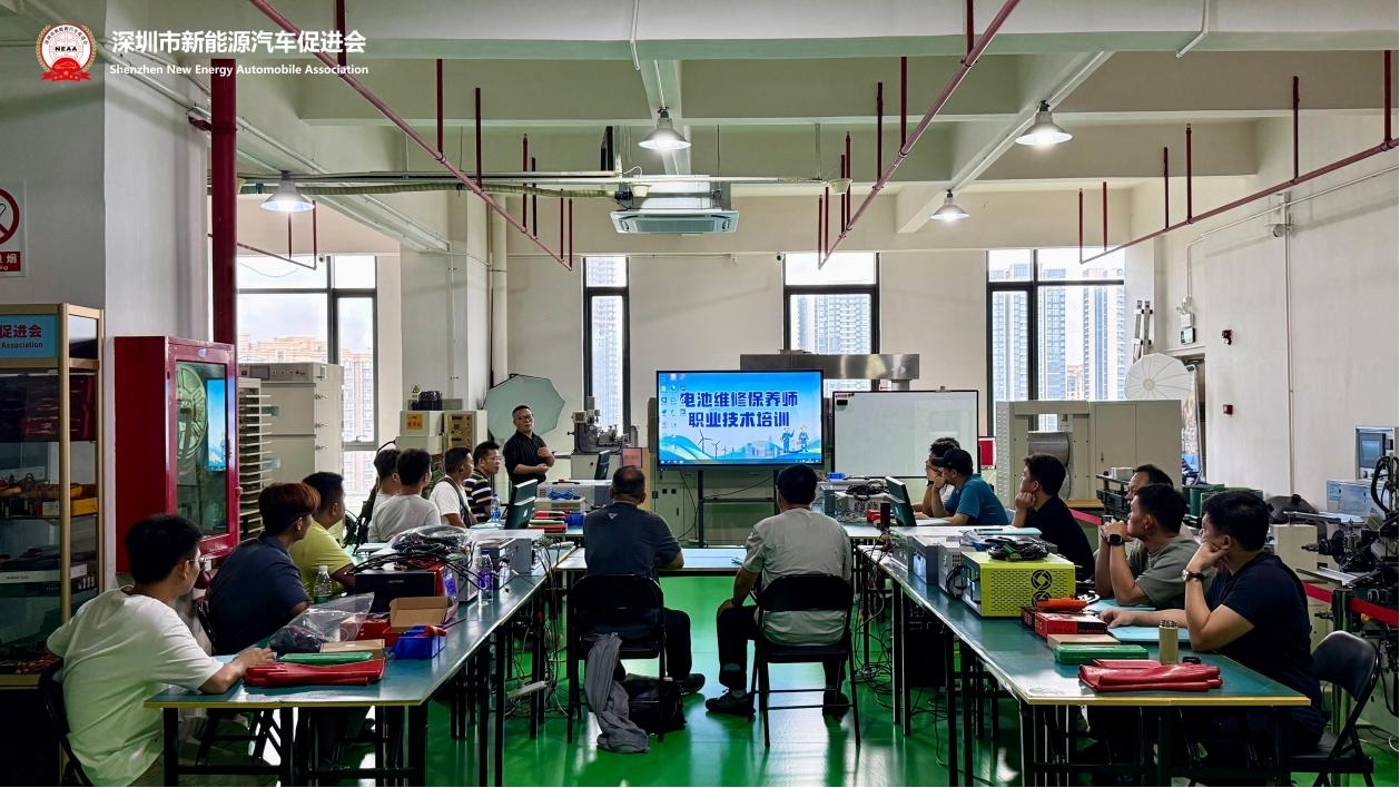 万亿赛道人才紧缺！电池维修保养师精修班火热开班