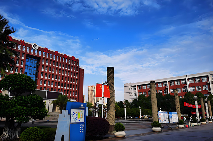 重庆经贸中等专业学校校区环境