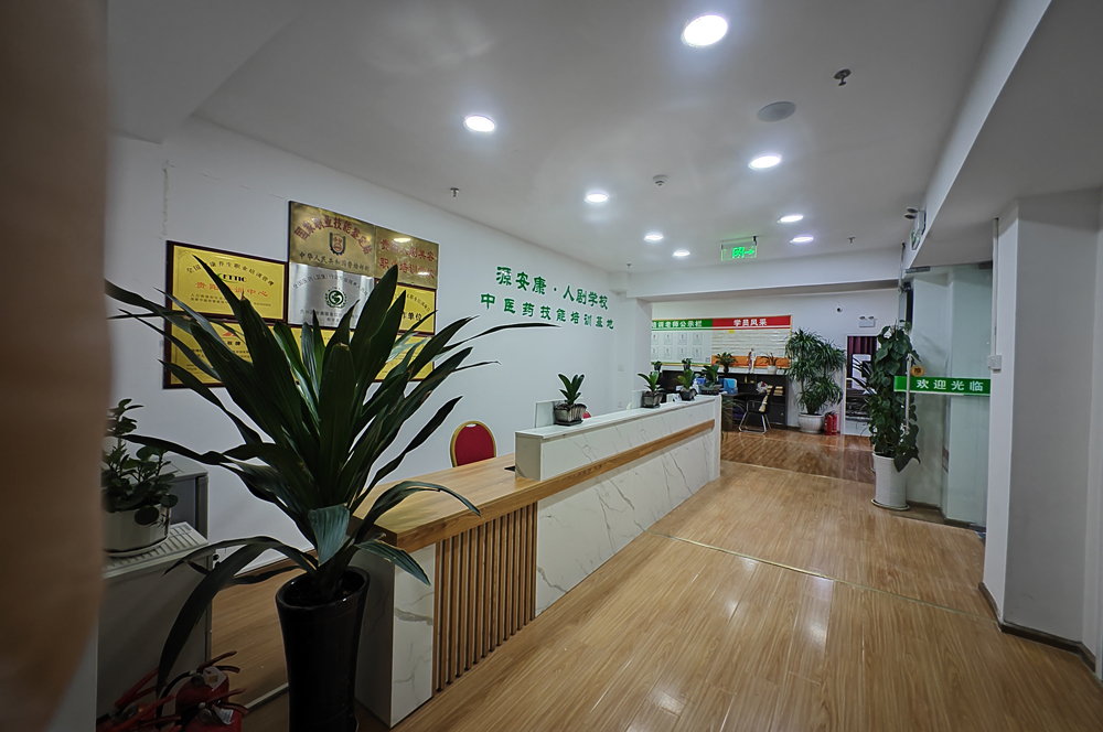 贵州源安康中医学府校区环境