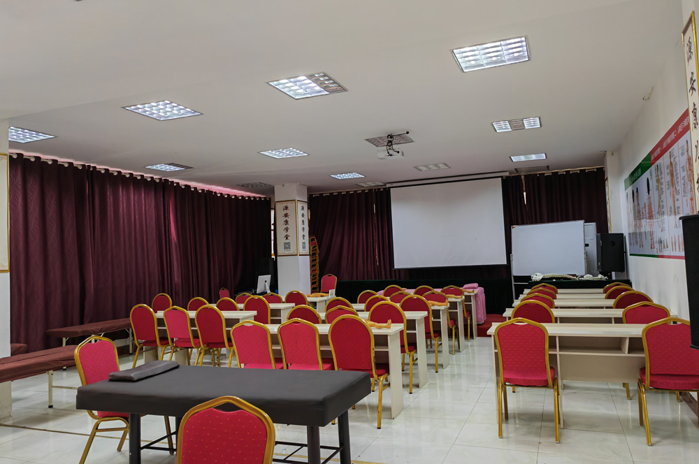 贵州源安康中医学府校区环境