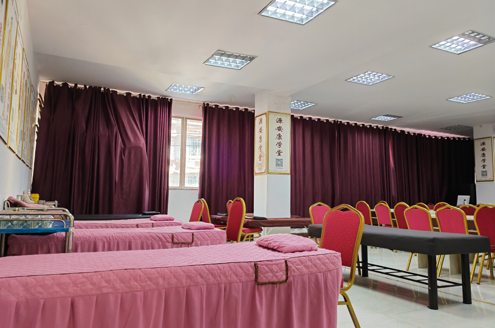 贵州源安康中医学府校区环境