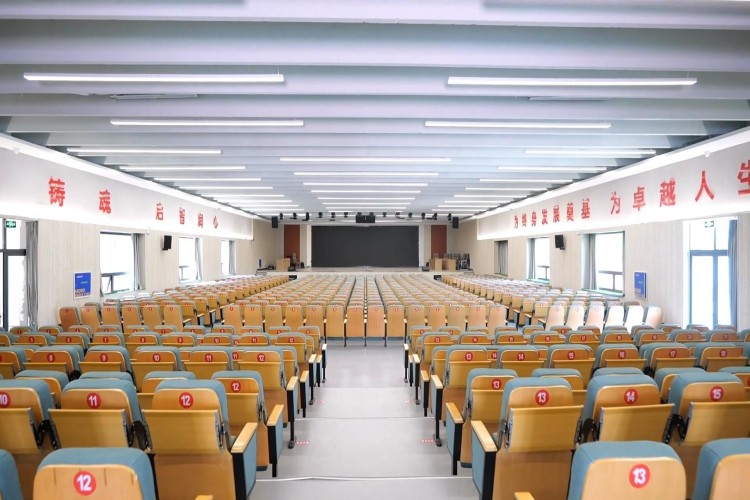 河北叛逆管教学校礼堂