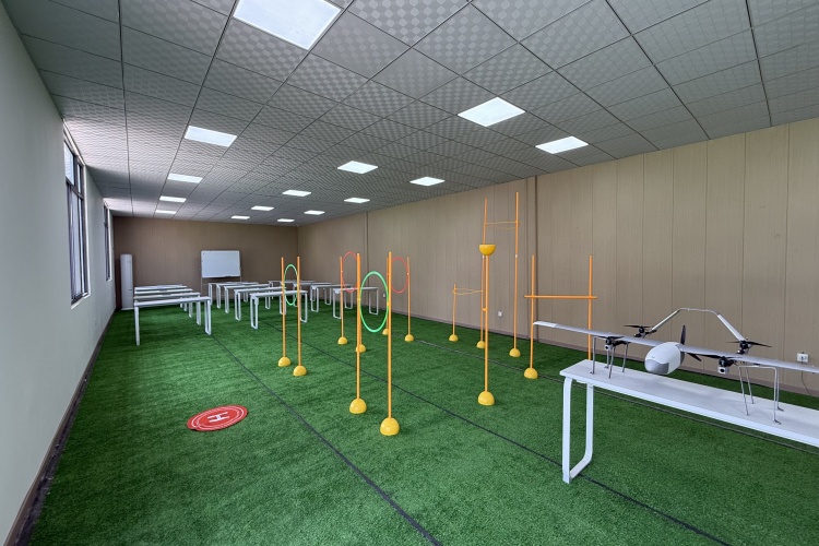 西安城翼讯无人机训练室