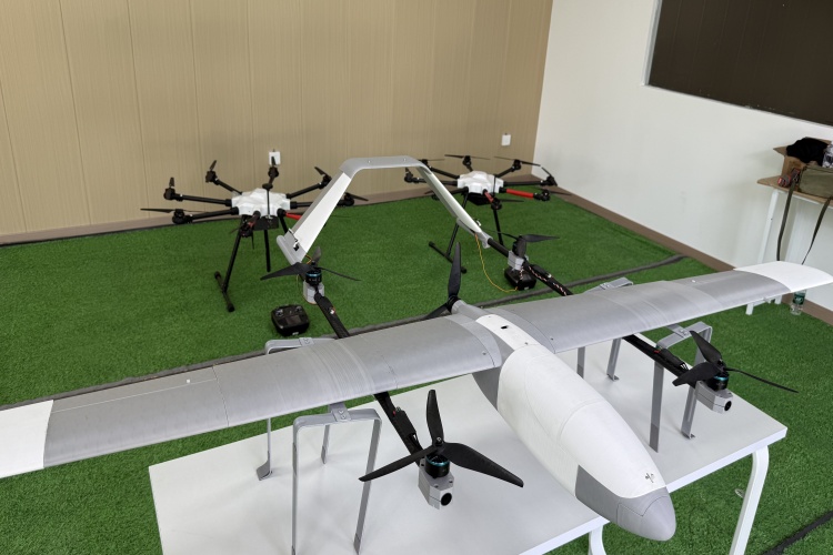 西安城翼讯无人机机器