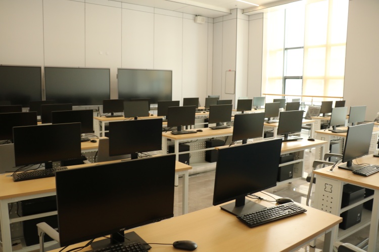 贵阳畅飞客无人机教室