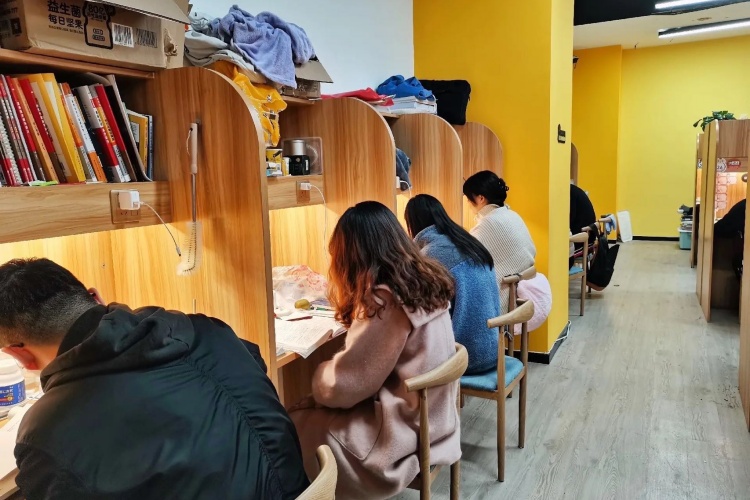 成都华新文登考研