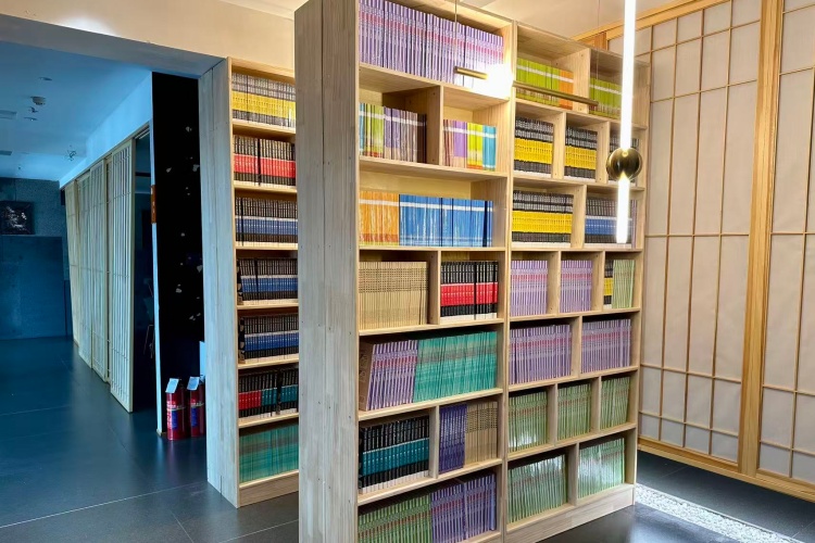 成都帝京日语教材书架